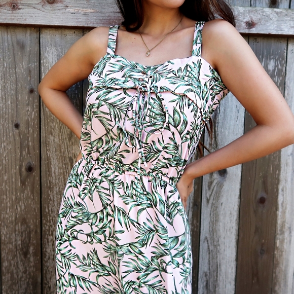 🚨 NEW 🚨 MAXI PINK W/ LEAVES DRESS 🌴💓 - Picture 2 of 5